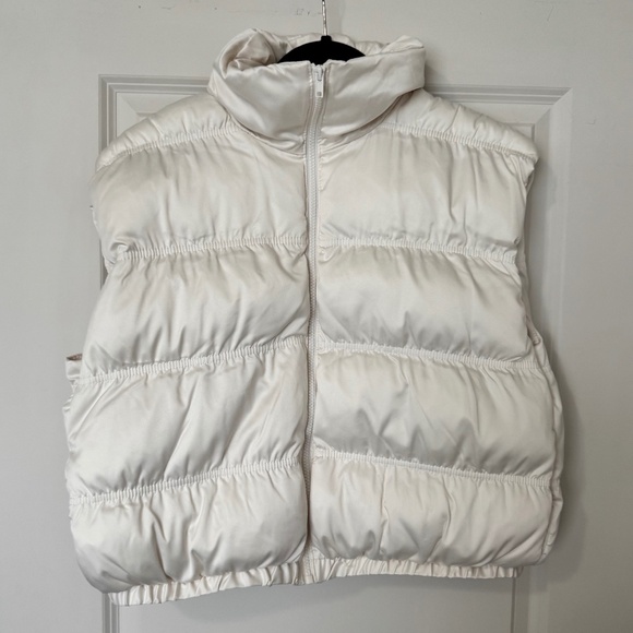 NWT Wild Fable Puffer Vest size M - Picture 1 of 2